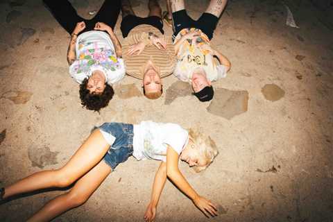 Amyl And The Sniffers Lasso Country Project