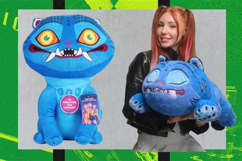 This Weighted Derpy Pillow Mimics a Hug From the ‘KPop Demon Hunters’ Tiger to Help You Gently..