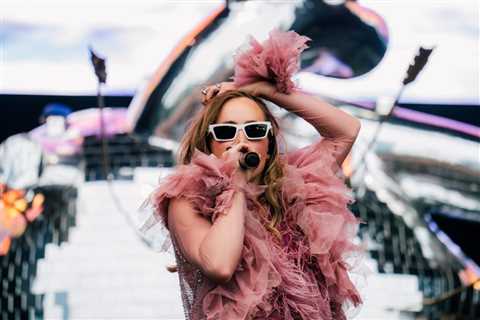Sombr Made a Surprise Appearance During A Suki Waterhouse Interview at Lollapalooza