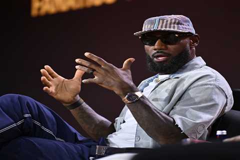 LeBron James launches golf YouTube channel in spectacular fashion