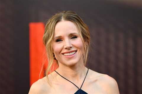 Kristen Bell Goes Out to the Ballpark For Surprise Broadway Set During Savannah Bananas Game: Watch