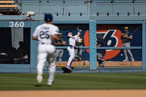 Kyle Tucker mercilessly dragged by Dodgers fans in another dreadful home game