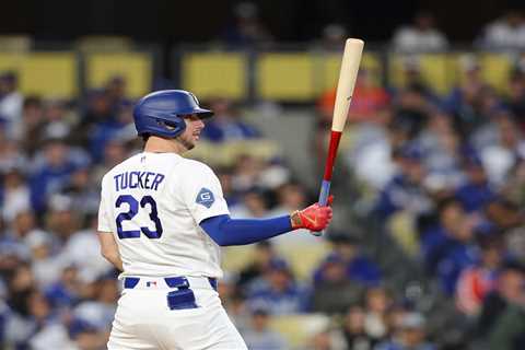 Kyle Tucker receives supportive ovation from Dodger Stadium crowd