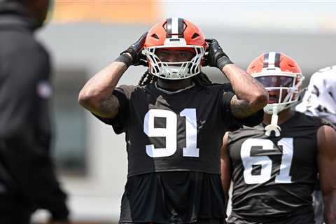 Browns lose $33 million pass rusher for season as they sign a replacement
