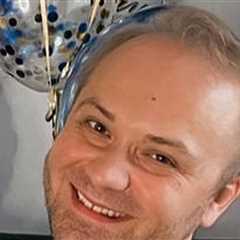 'Married at First Sight' Star Adrian Szymaniak Dead at 39 After Cancer Diagnosis