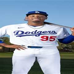 Dodgers calling up top prospect amid injuries to Shohei Ohtani, Freddie Freeman