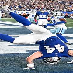 Cam Skattebo celebrates first Giants touchdown of the season with signature backflip