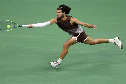 Carlos Alcaraz shows off new coif and healthy wrist at US Open in return to court