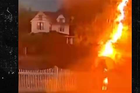 NYC Man Cheats Death After Getting Struck by Lightning: Video