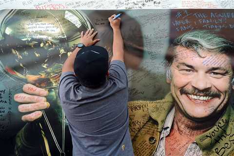 Move over, Phil Jackson. It’s time for Lakers to honor Jerry Buss with overdue honor