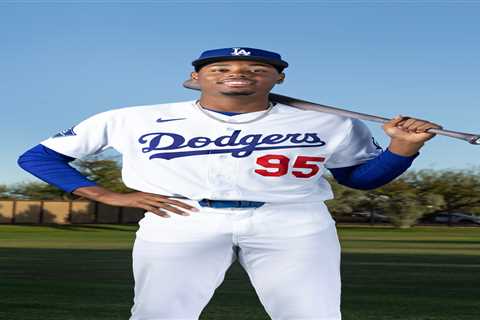 Dodgers calling up top prospect amid injuries to Shohei Ohtani, Freddie Freeman